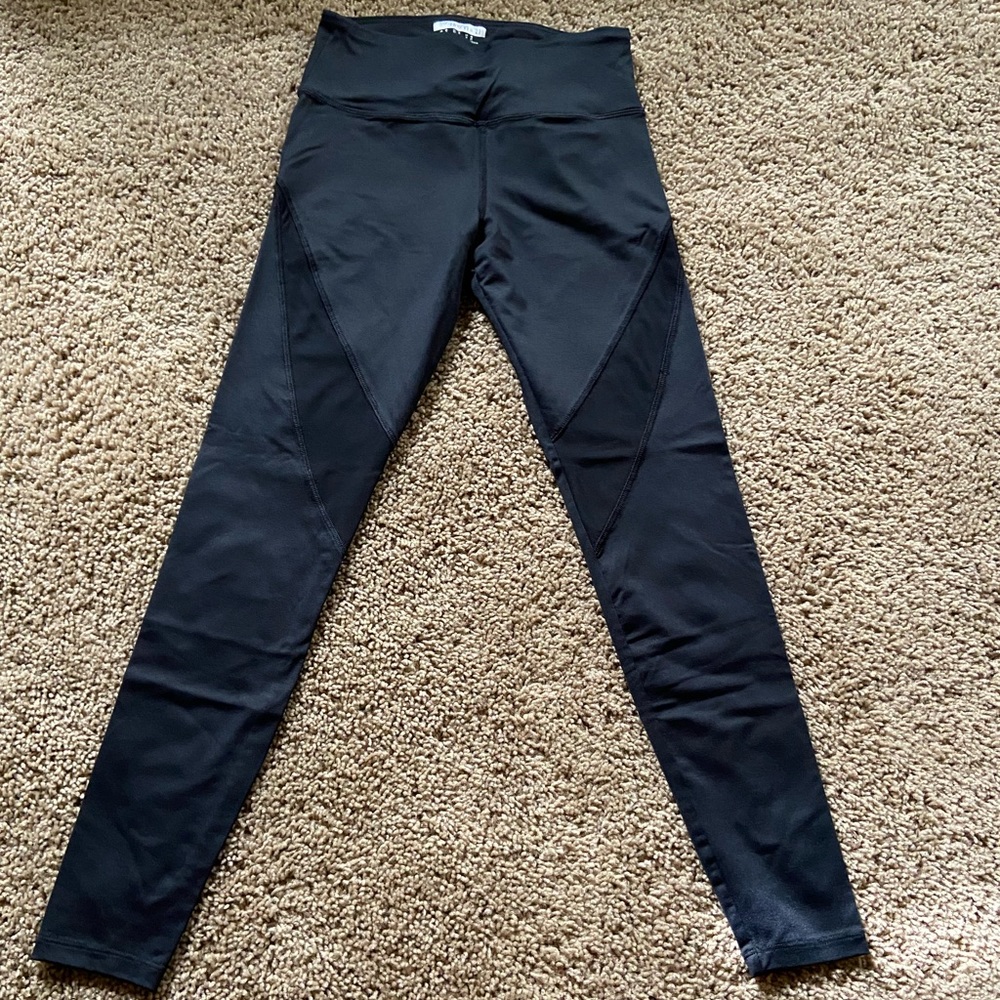 Black XS leggings.
